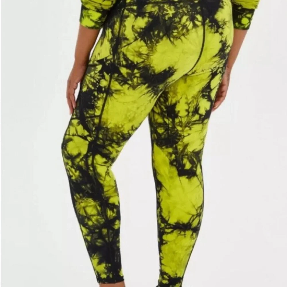Torrid Neon Green & Black 3X Active Leggings & Sweatshirt - Picture 2 of 7
